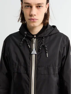 Nidge Hooded Jacket i Sort