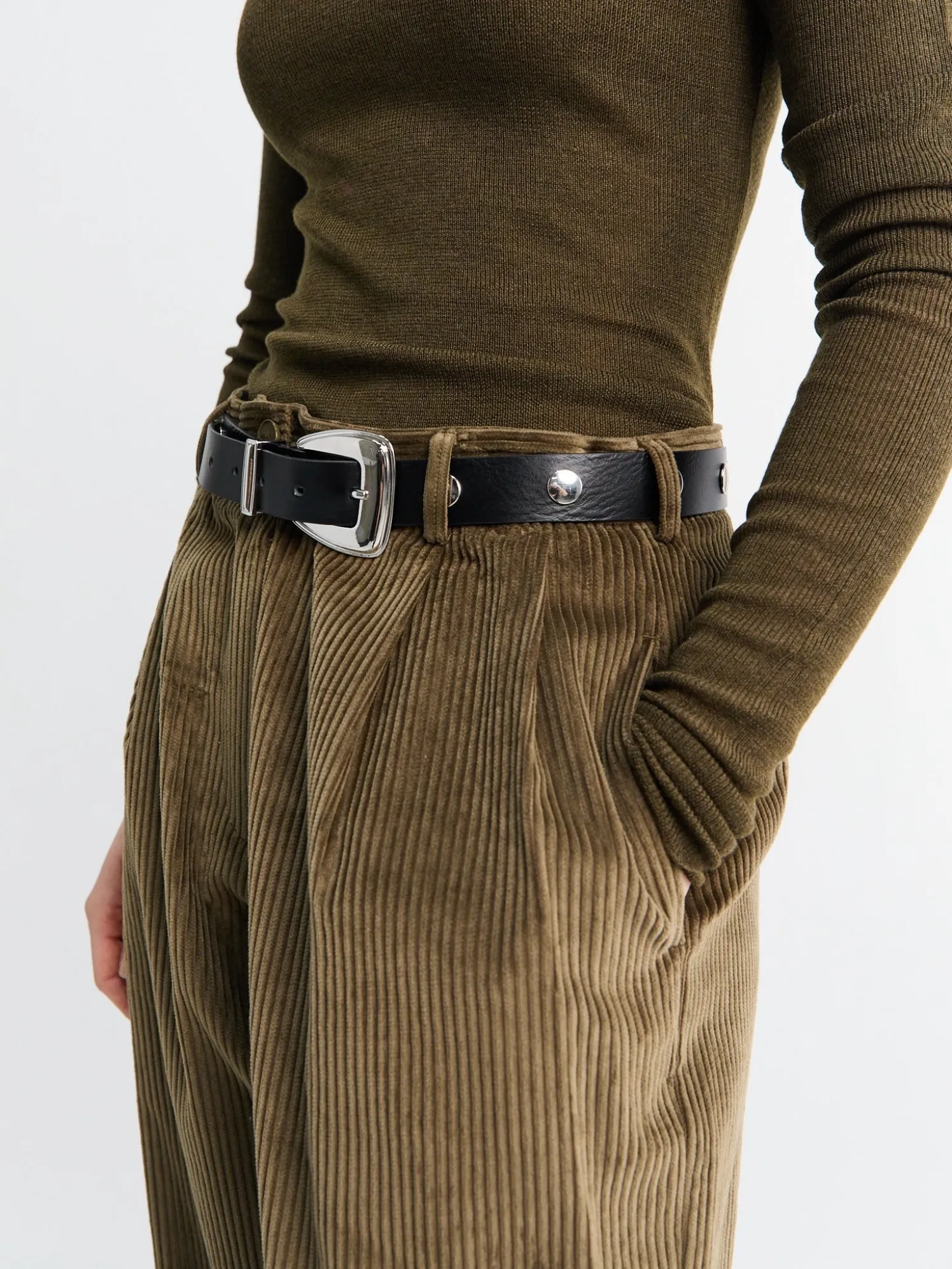 Norstrand Pleated Corduroy Bukser i Olive