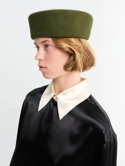Noxley Pillbox Hat i Olive