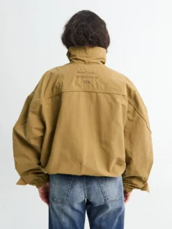 Nylon Logo Jacket i Mørk Khaki