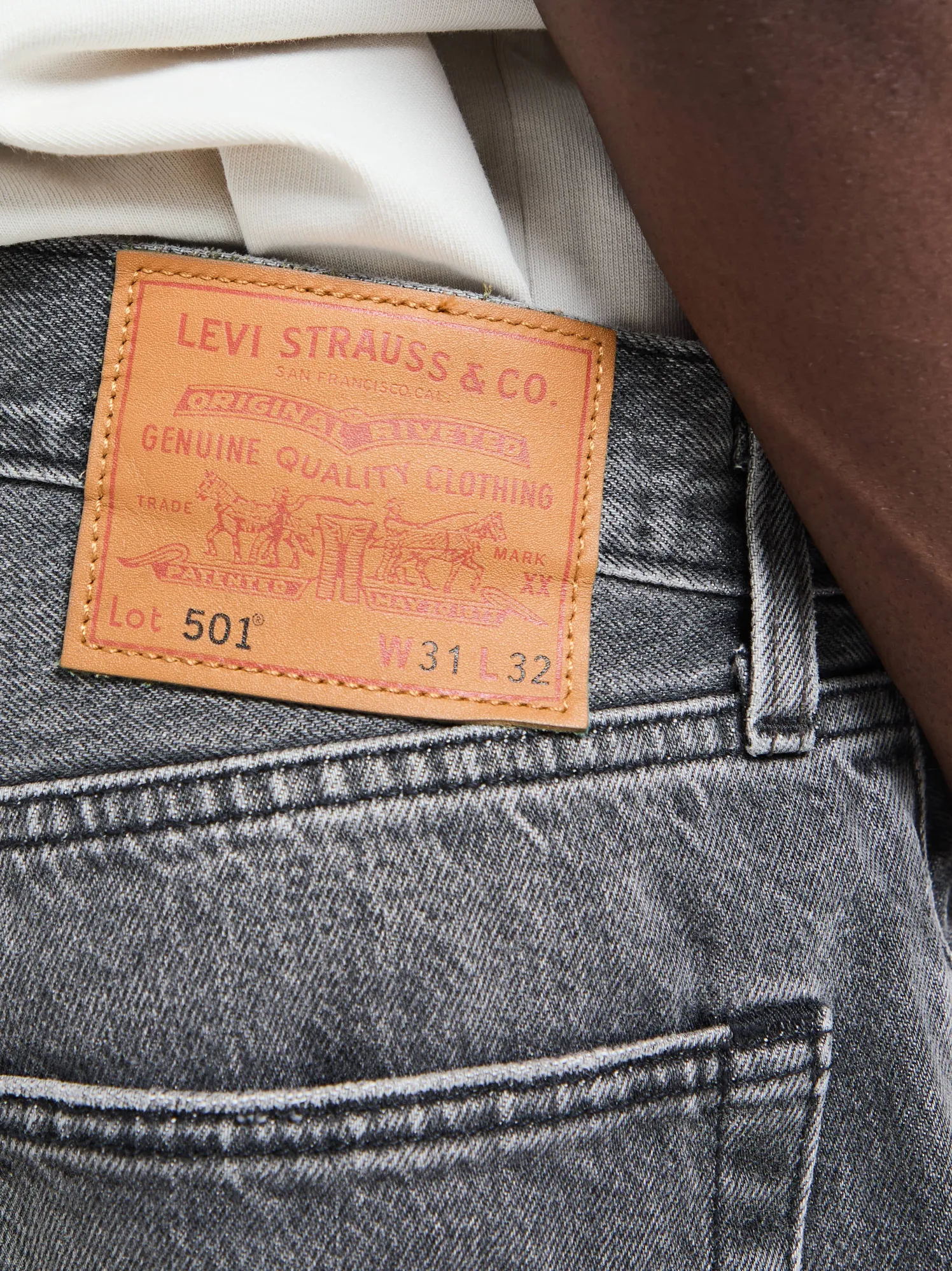 501 Original Fit Selvedge Jeans i Black Ash