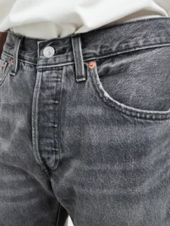 501 Original Fit Selvedge Jeans i Black Ash