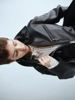 Peri Striped Silk Shirt in Cream og Navy Stripe