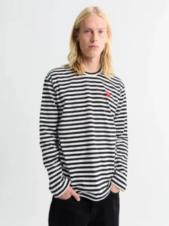 Rød Hjerte Langærmet T-Shirt i Sort og Hvid