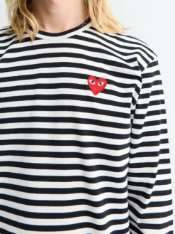 Rød Hjerte Langærmet T-Shirt i Sort og Hvid