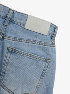 Relaxed Bermuda Denim Shorts i Light Blue