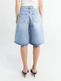 Relaxed Bermuda Denim Shorts i Light Blue