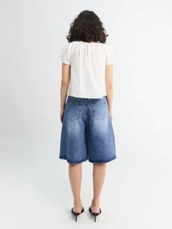 Relaxed Bermuda Denim Shorts i Classic Blue