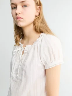 Ribboned Shirring Blouse i Råhvid