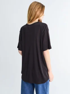 Rond T-shirt med korte ærmer i Black Grape