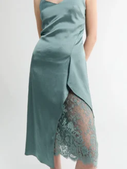 Satin slipkjole i vintage grøn