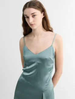 Satin slipkjole i vintage grøn