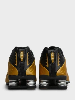 Shox R4 Sneakers i Sort og Metallic Gold