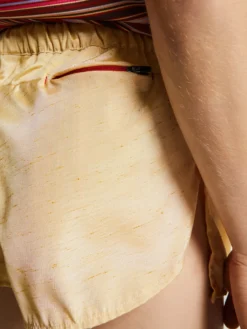 Silk Dream Shorts i Guld