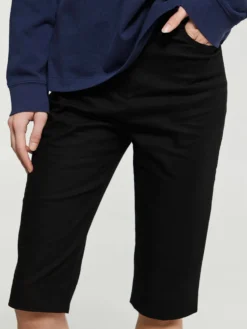 Slim Bermuda Shorts i Sort