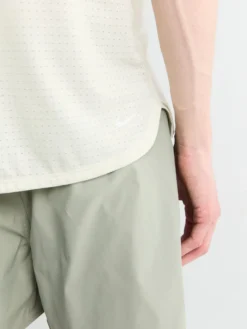Solar Chase kortærmet Dri-Fit Top i Sea Glass og Summit White