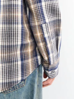 Studio Nicholson x Aaron Levine View Skjorte i Navy og Oatmeal