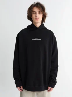 Sweatshirt med sort og hvid broderi
