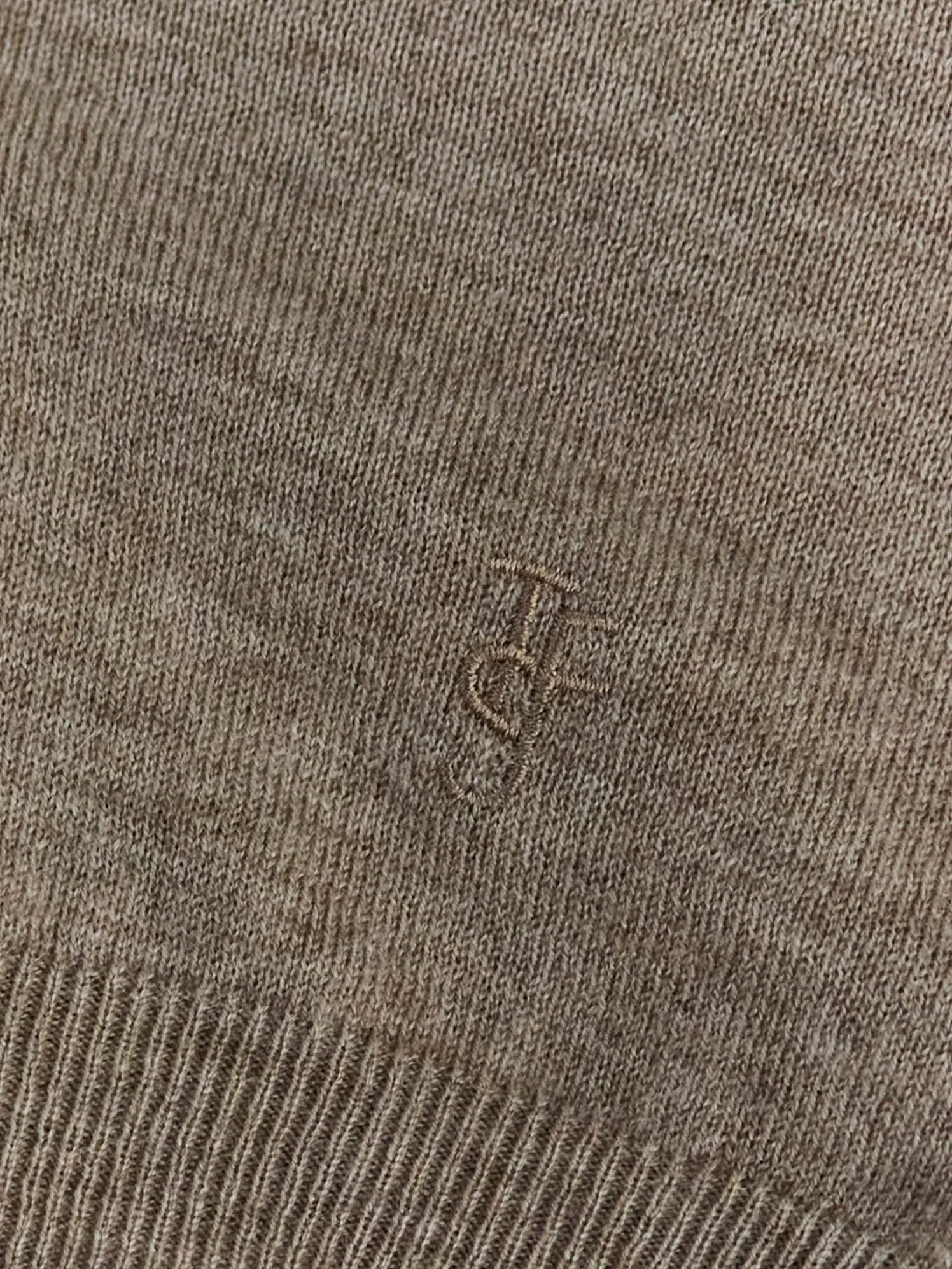 Tala Knit V-Neck Polo i Taupe Melange