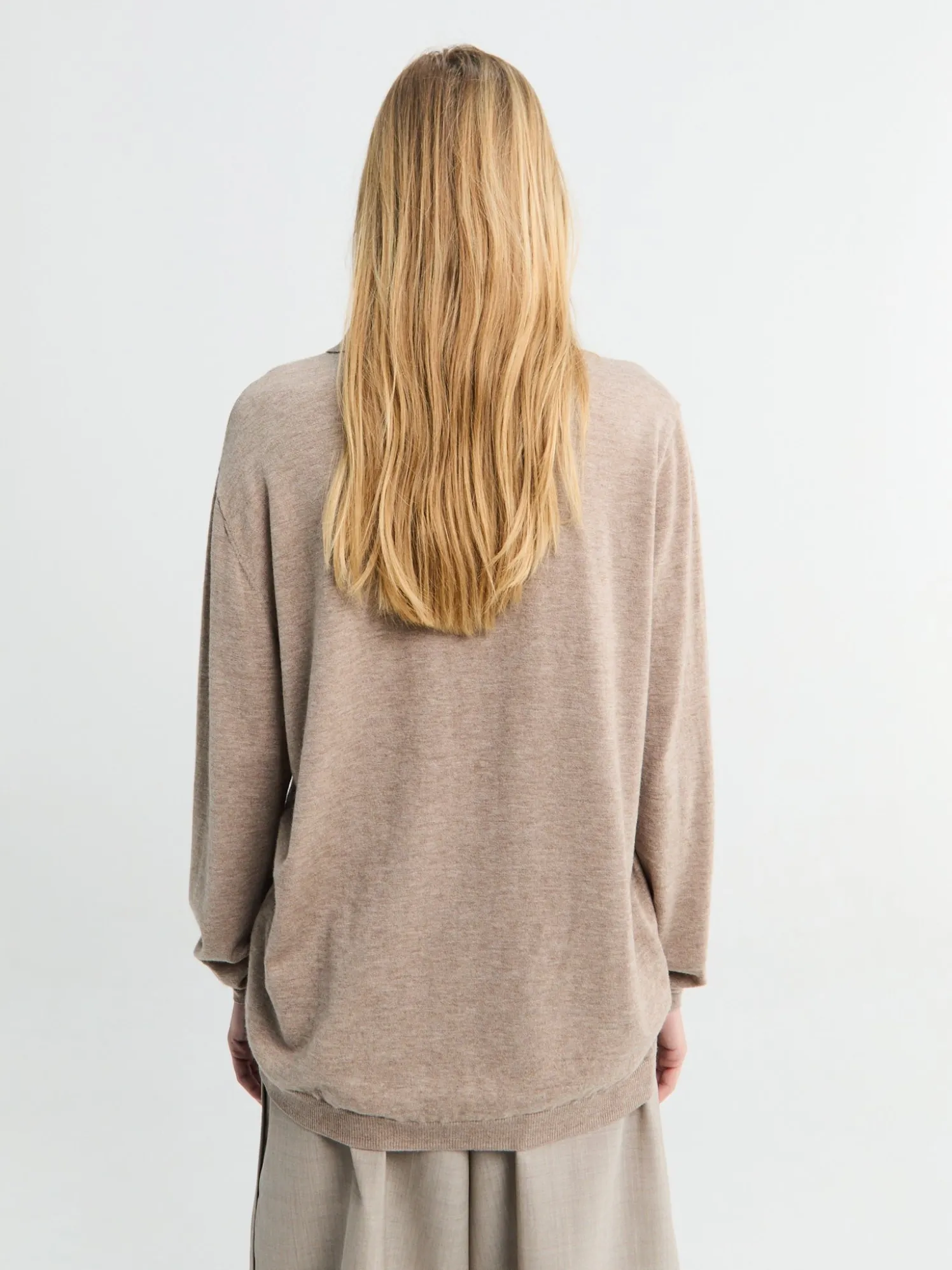 Tala Knit V-Neck Polo i Taupe Melange