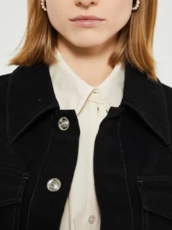 Two Pocket Cropped Jakke i Sort