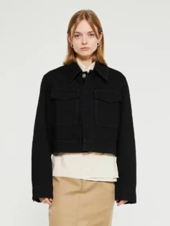 Two Pocket Cropped Jakke i Sort