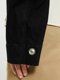 Two Pocket Cropped Jakke i Sort