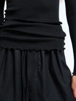 Uld & Silke Langærmet Rib Turtleneck Top i Sort