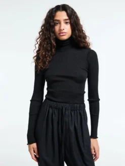 Uld & Silke Langærmet Rib Turtleneck Top i Sort