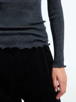 Uld & Silke Langærmet Rib Turtleneck Top i Grå