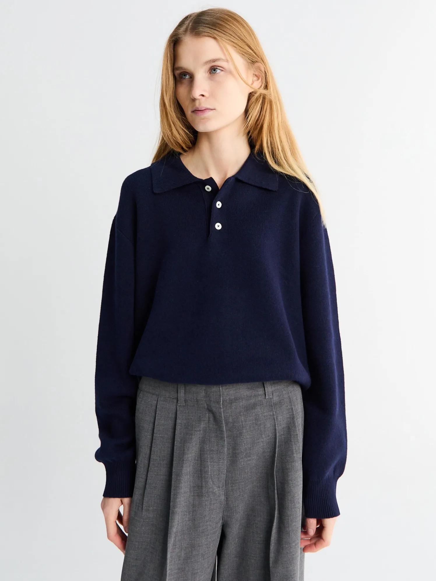 Unisex Collared Sweater i Navy