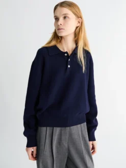 Unisex Collared Sweater i Navy