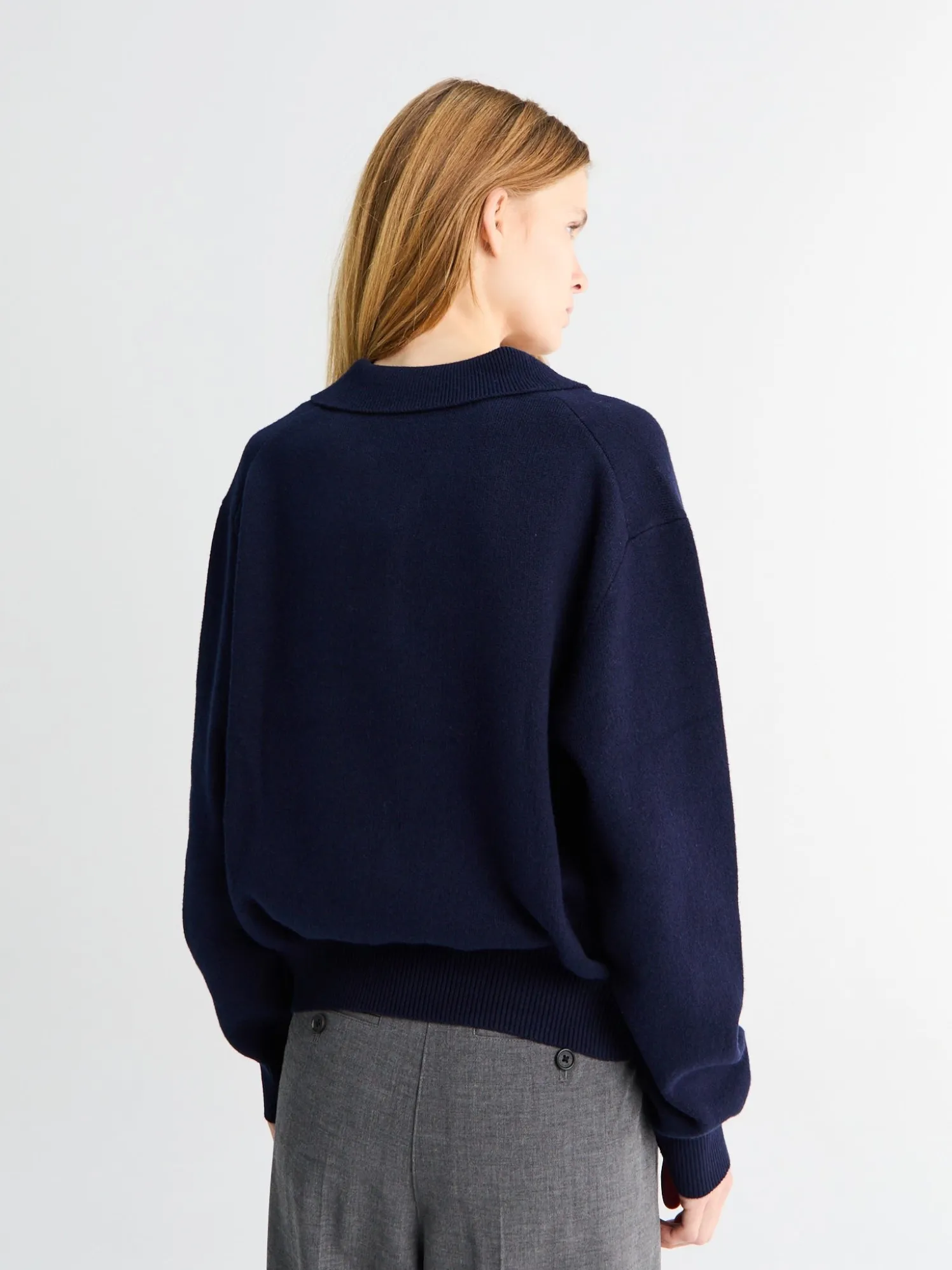 Unisex Collared Sweater i Navy