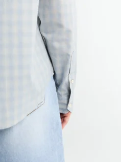Unisex Cropped Ternede Skjorte i Soft Blue Check