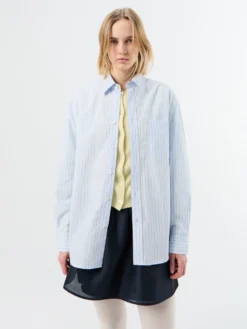 Unisex Oversized Striped Skjorte i Sky Blue Stripe