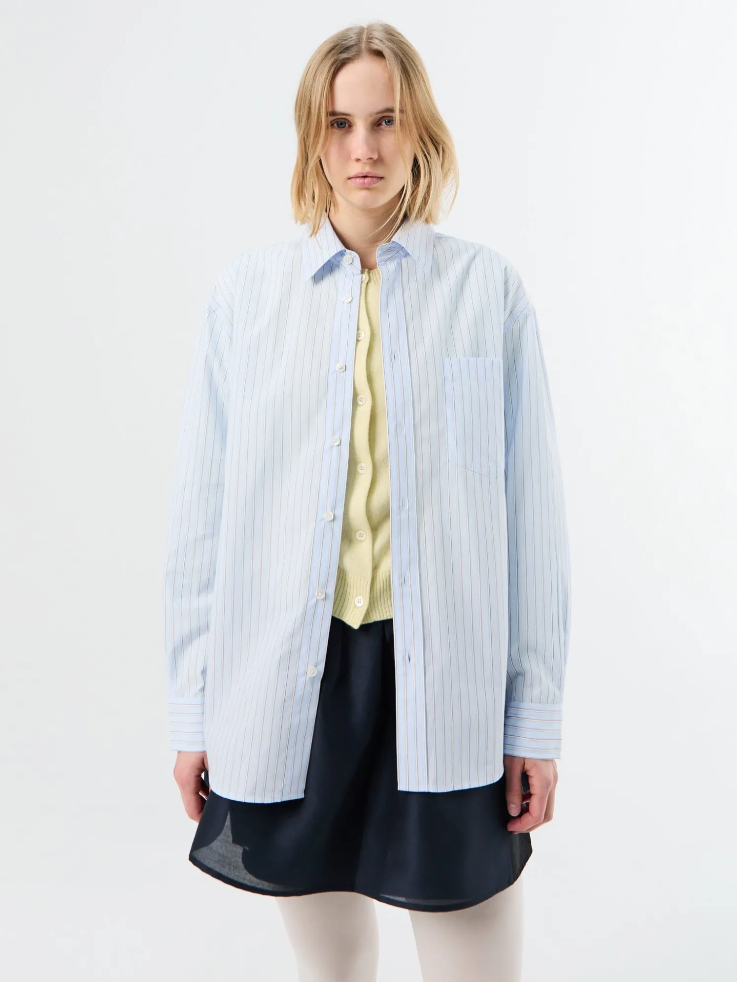 Unisex Oversized Striped Skjorte i Sky Blue Stripe
