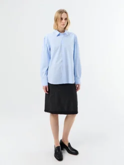 Unisex Soft Poplin BD Shirt i Soft Blue