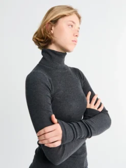 Utica Thin Turtleneck Sweater i Mørk Grå Melange
