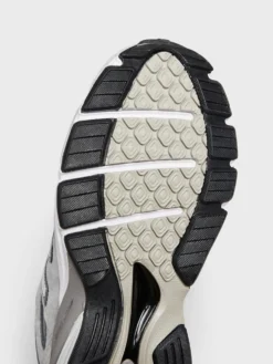 990V4 Sneakers i Grå