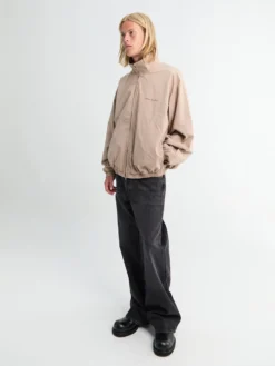 Washed Logo Jacket i Mushroom Beige