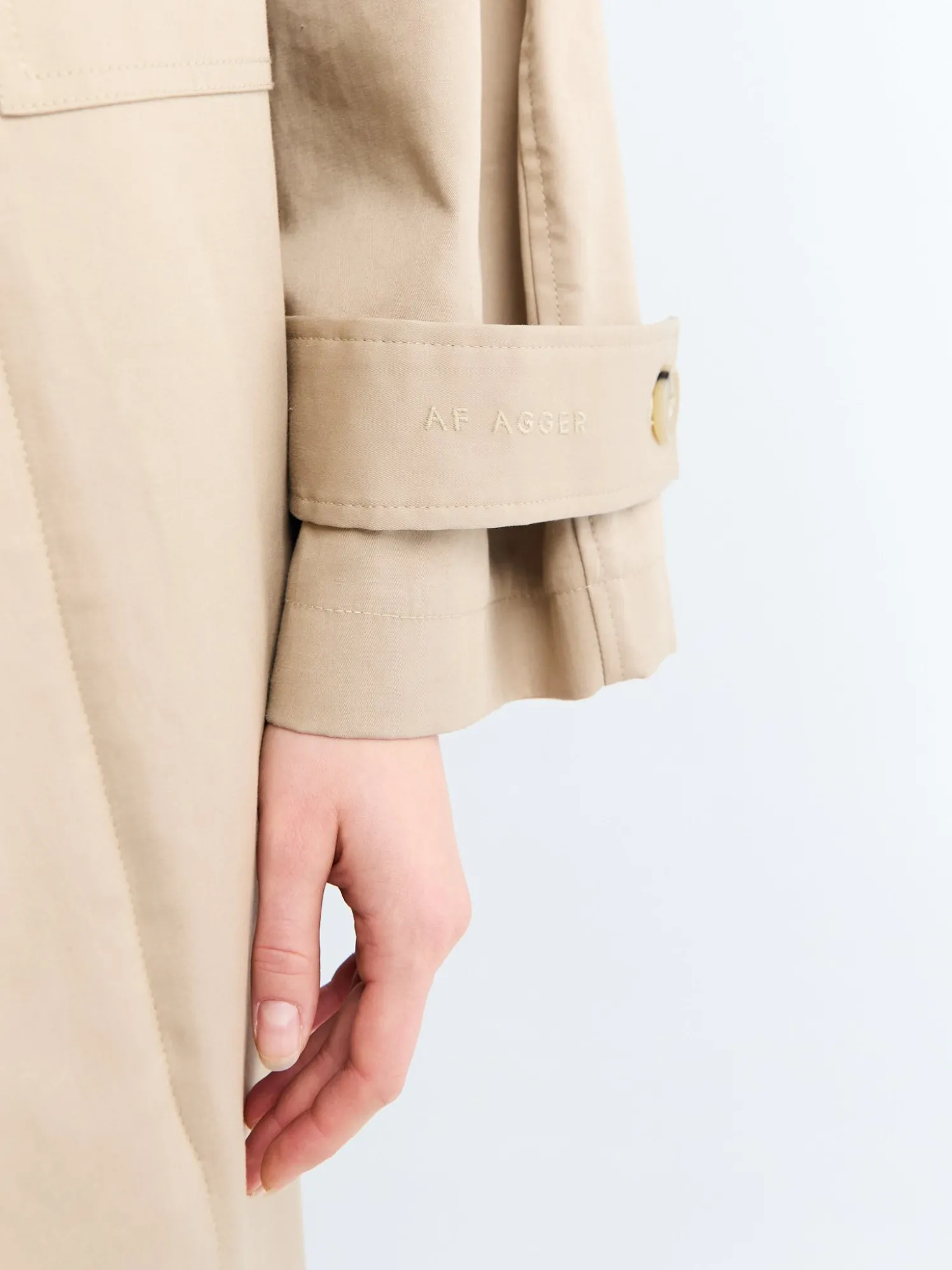 Water Resistant Coat i Cool Beige